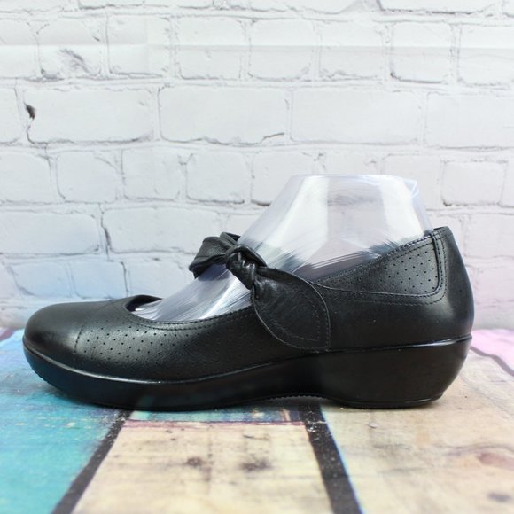Dansko Shoes - DANSKO  Mary Jane Side Bow Shoes Size 39 / 9